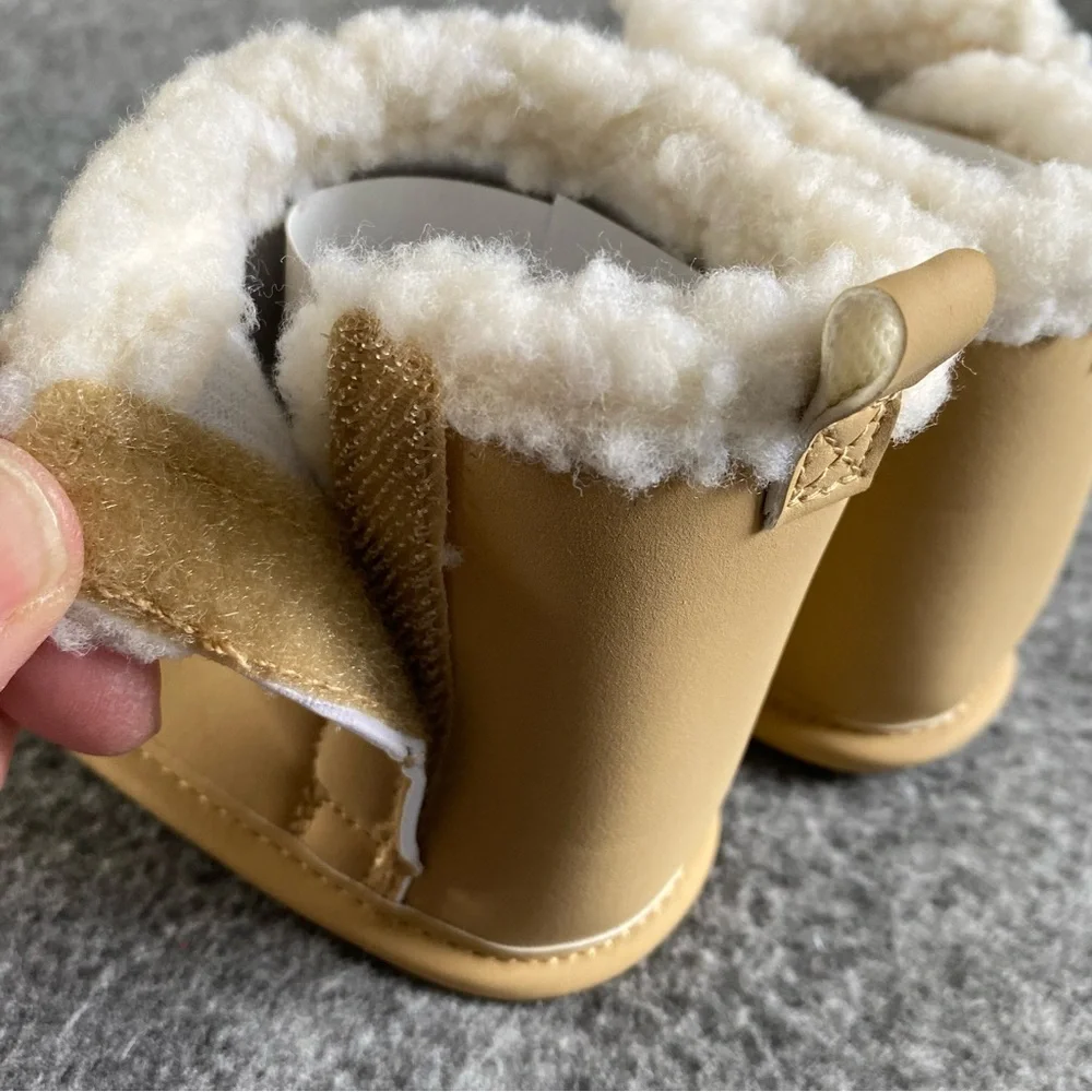 Carter’s Baby Shoes Size 0-3 Months Cozy Tan Baby Booties with White‎ Fleece New